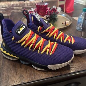 Lebron Martin 16
Size 13
No box